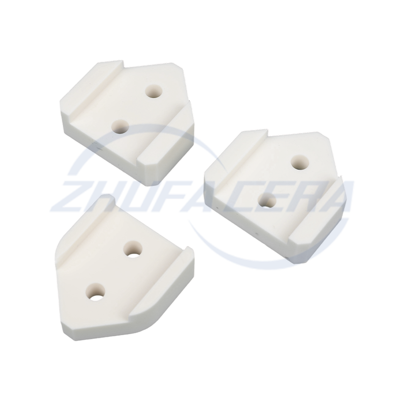 Keramický plech s limitnou šírkou oxidu hlinitého